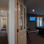 Hidden Gem Of Christchurch - Sleeps 13