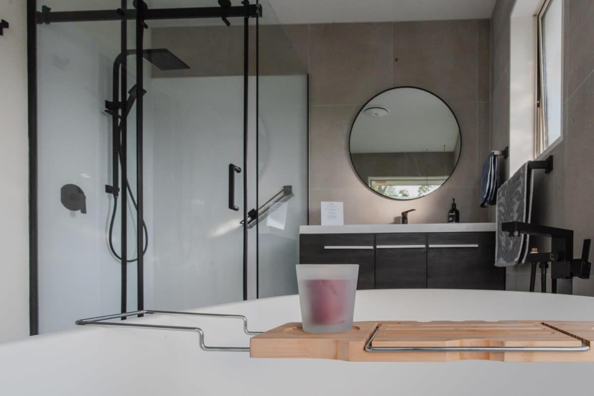 Hidden Gem Of - Sleeps 13 * Christchurch