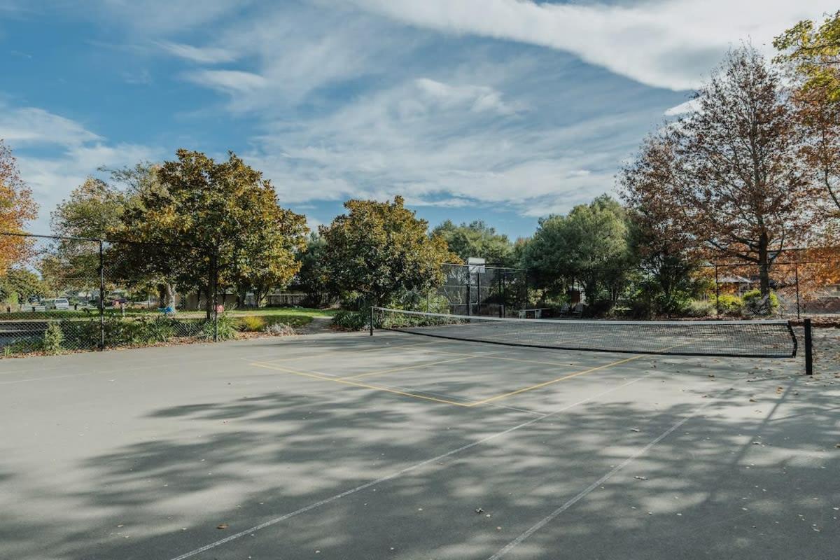 Hidden Gem Of - Sleeps 13 Christchurch