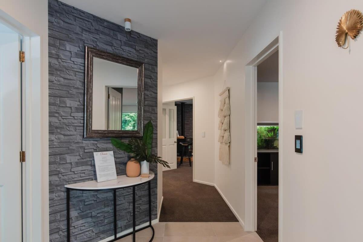 Hidden Gem Of - Sleeps 13 Holiday home *