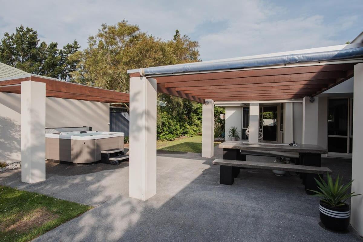 Hidden Gem Of - Sleeps 13 *