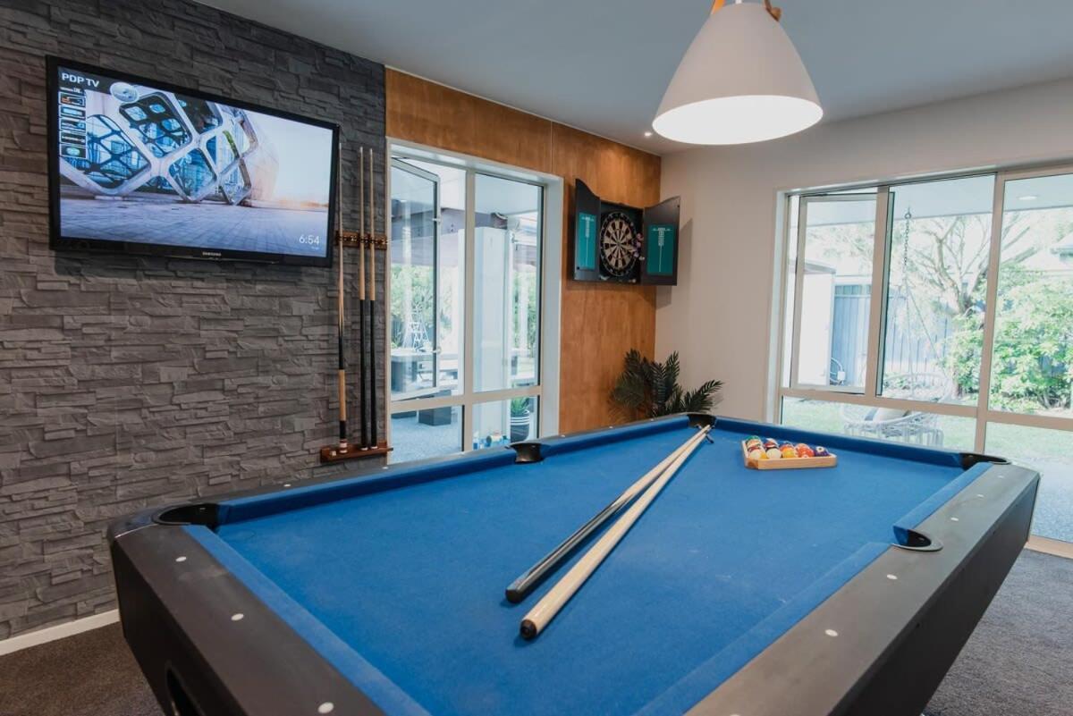 Hidden Gem Of - Sleeps 13 Holiday home Christchurch