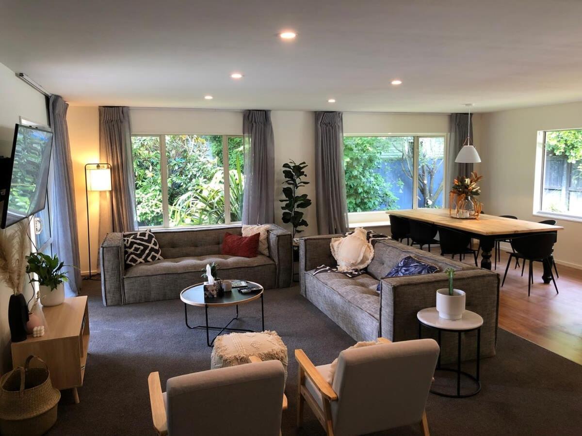 Hidden Gem Of - Sleeps 13 Holiday home *